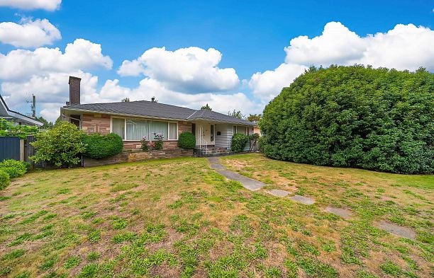 676 W 53rd Avenue South Cambie