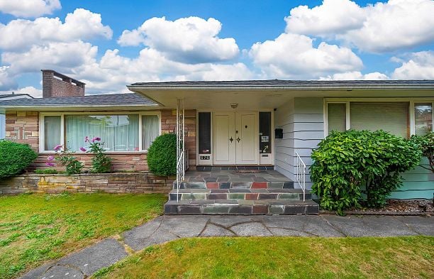 676 W 53rd Avenue South Cambie