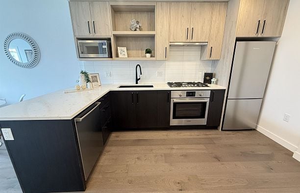 302 6859 Cambie Street South Cambie