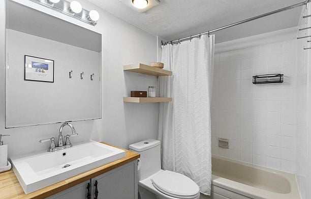 104 1045 W 8th Avenue Fairview VW