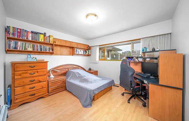 676 W 53rd Avenue South Cambie