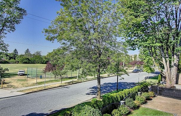 6981 Laurel Street South Cambie