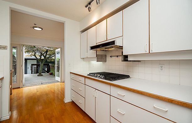 1796 W 14th Avenue Fairview VW