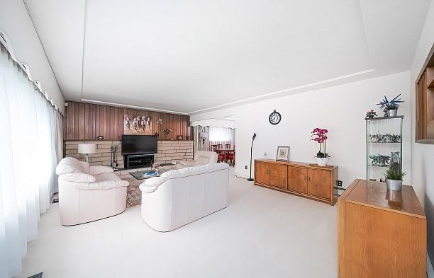 676 W 53rd Avenue South Cambie