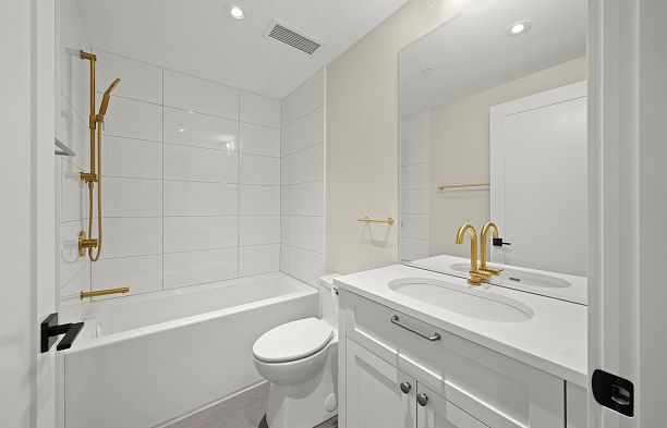 1458 W 45th Avenue South Granville