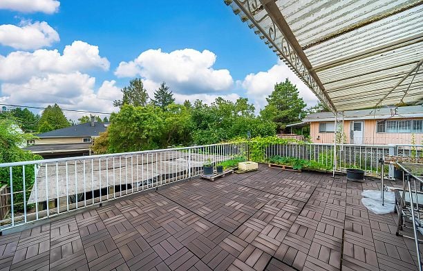 676 W 53rd Avenue South Cambie