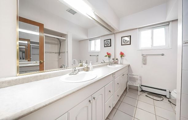 676 W 53rd Avenue South Cambie