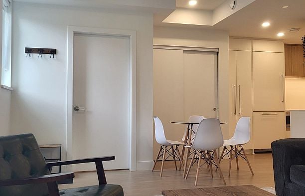 922 W 49th Avenue South Cambie