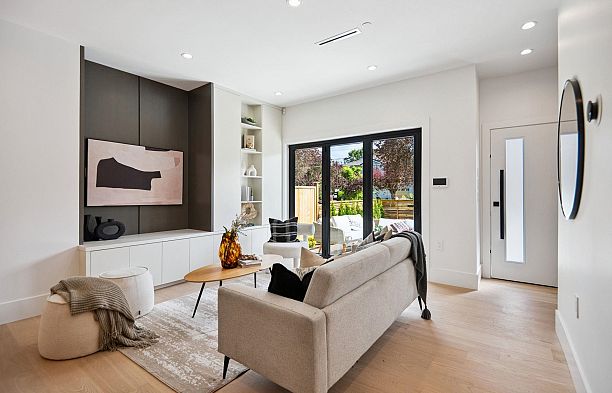 #1 1079 E 14th Avenue Mount Pleasant VE