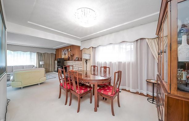 676 W 53rd Avenue South Cambie