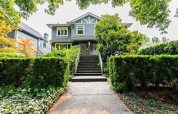 1796 W 14th Avenue Fairview VW