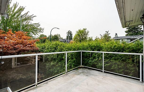 1796 W 14th Avenue Fairview VW