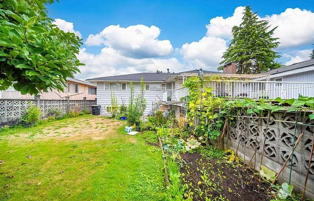 676 W 53rd Avenue South Cambie