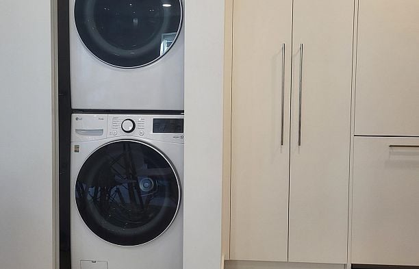 922 W 49th Avenue South Cambie