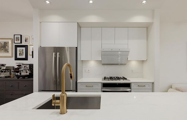 828 W 6th Avenue Fairview VW