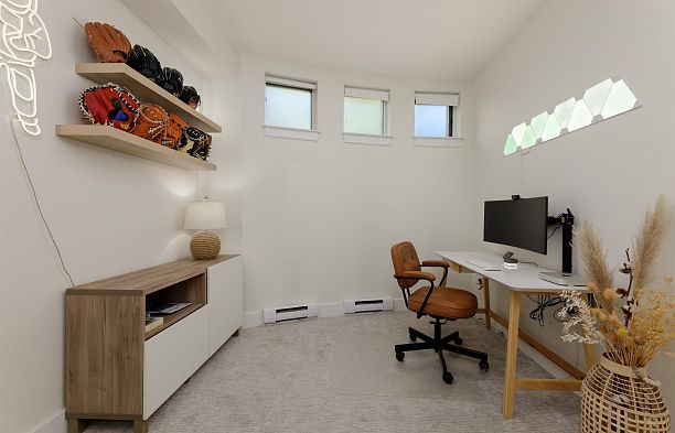 828 W 6th Avenue Fairview VW