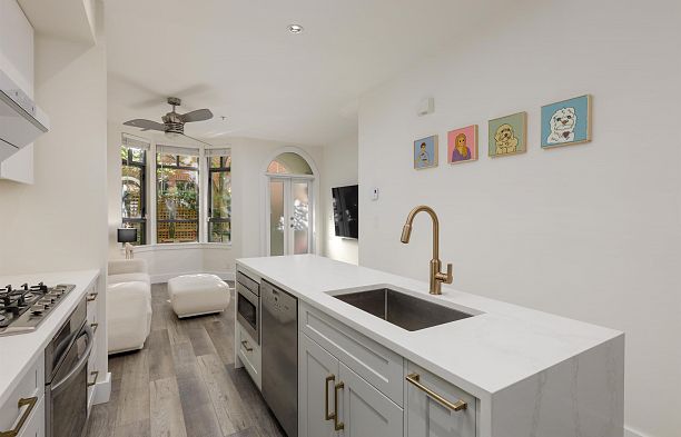 828 W 6th Avenue Fairview VW