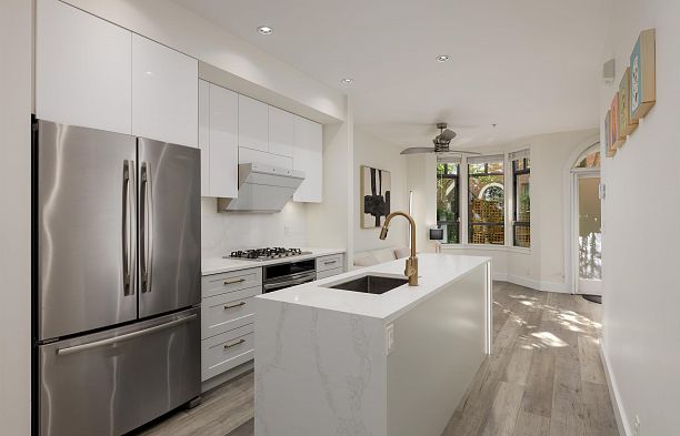 828 W 6th Avenue Fairview VW