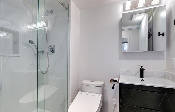 810 1268 W Broadway Fairview VW