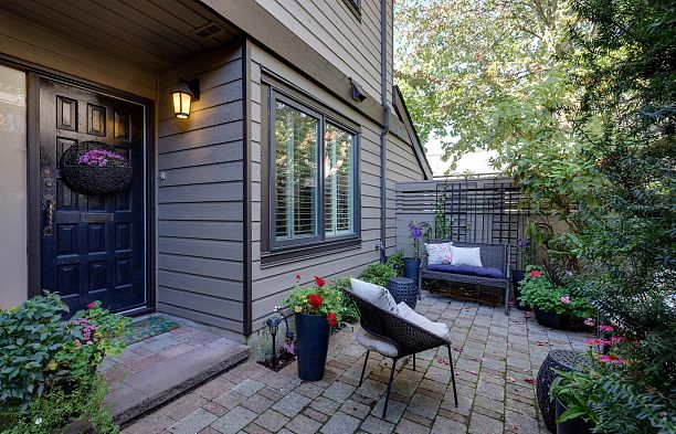 4035 Springtree Drive Quilchena