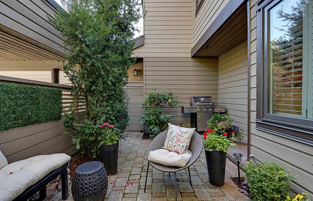 4035 Springtree Drive Quilchena