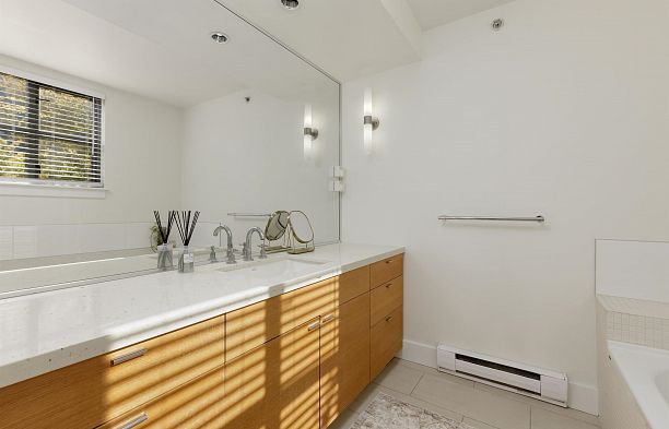 828 W 6th Avenue Fairview VW