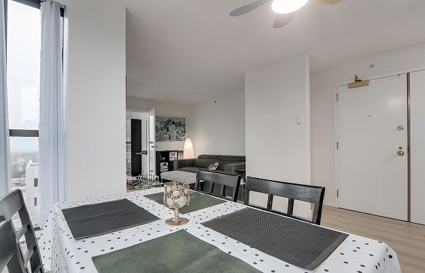 810 1268 W Broadway Fairview VW