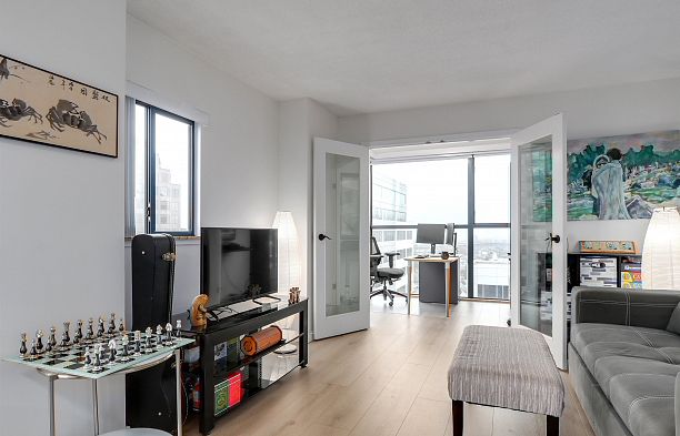 810 1268 W Broadway Fairview VW