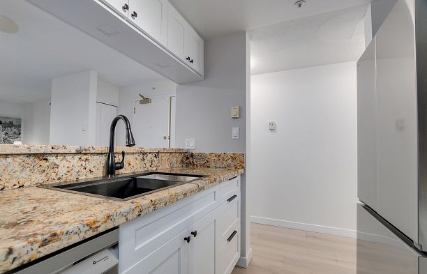 810 1268 W Broadway Fairview VW