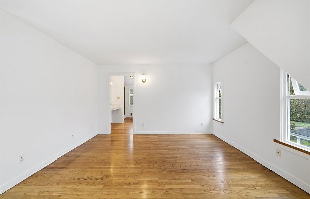 5761 Holland Street Southlands