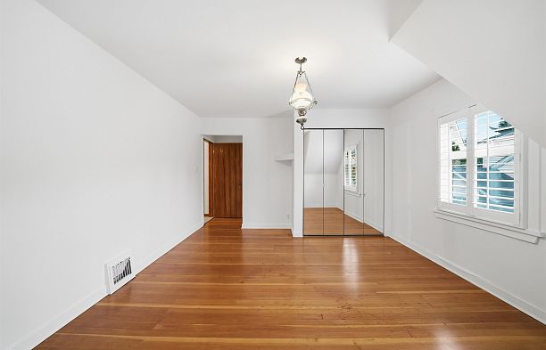 5761 Holland Street Southlands