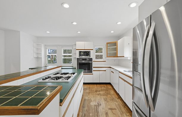 5761 Holland Street Southlands