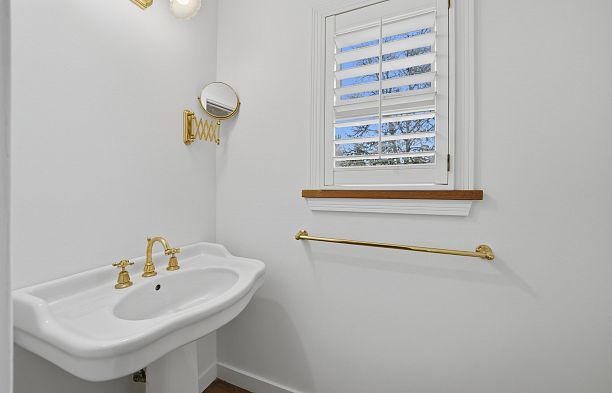 5761 Holland Street Southlands