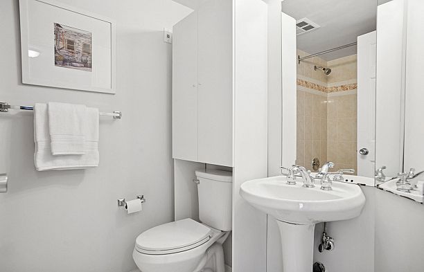 201 1099 W 71st Avenue Marpole