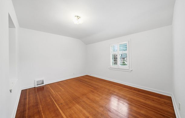 5761 Holland Street Southlands