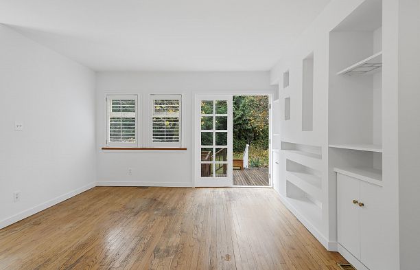 5761 Holland Street Southlands