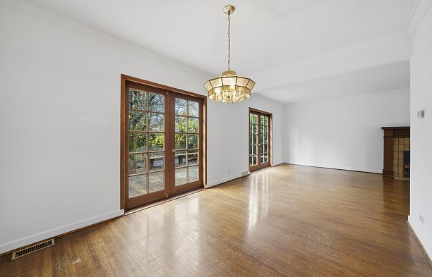 5761 Holland Street Southlands