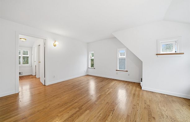 5761 Holland Street Southlands