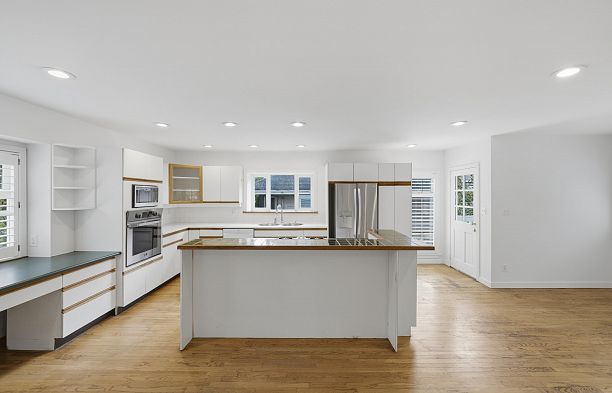 5761 Holland Street Southlands