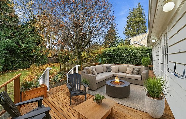 5761 Holland Street Southlands