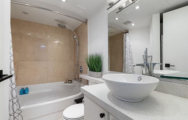 204 2410 Cornwall Avenue Kitsilano