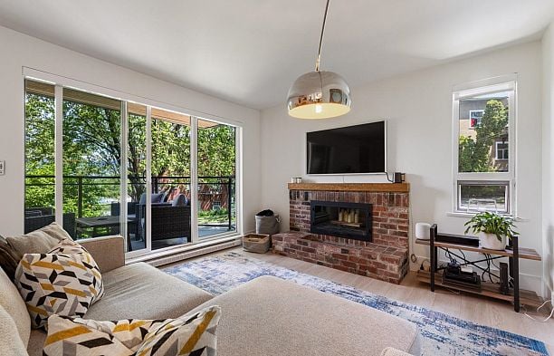 204 2410 Cornwall Avenue Kitsilano