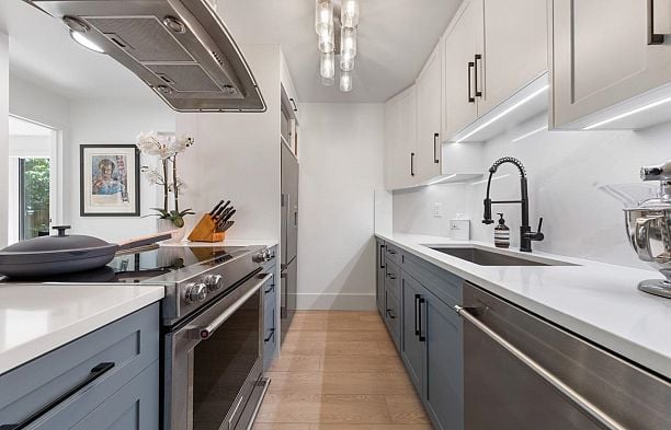 204 2410 Cornwall Avenue Kitsilano