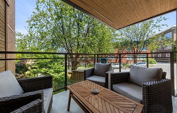 204 2410 Cornwall Avenue Kitsilano