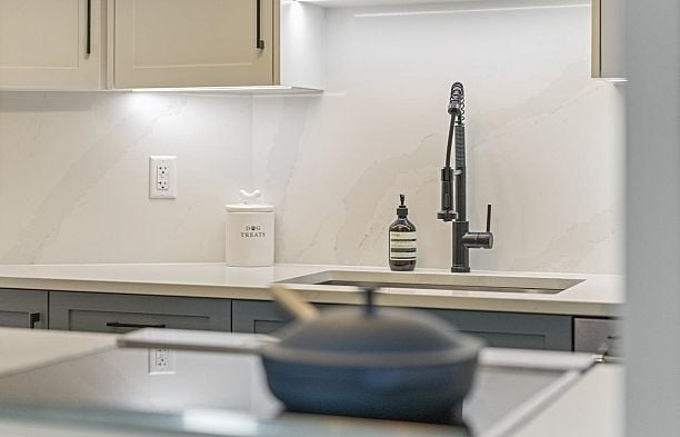 204 2410 Cornwall Avenue Kitsilano