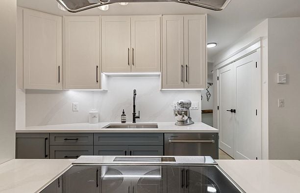 204 2410 Cornwall Avenue Kitsilano