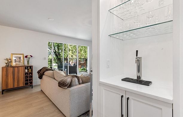 204 2410 Cornwall Avenue Kitsilano