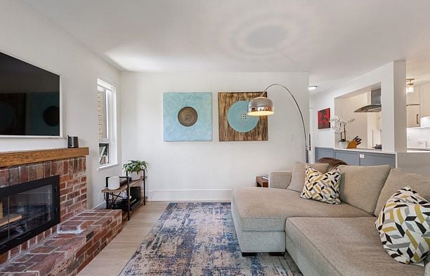 204 2410 Cornwall Avenue Kitsilano