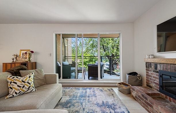 204 2410 Cornwall Avenue Kitsilano