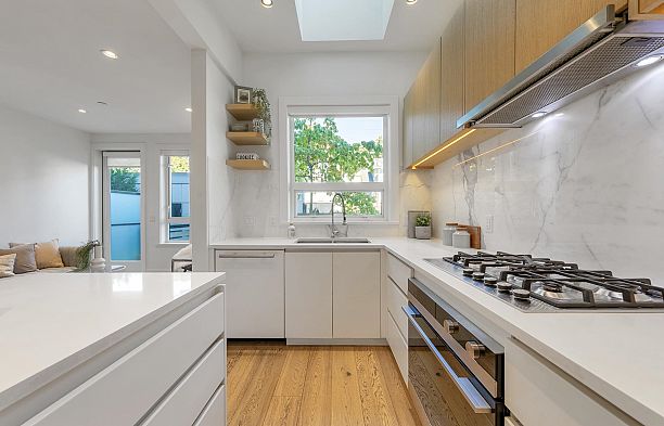 2431 W Broadway Kitsilano